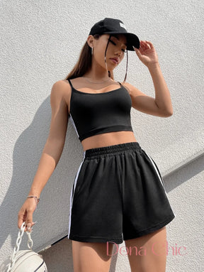 Conjunto Cropped Com Listras Laterais E Short Esportivo Conjunto Cropped Com Listras Laterais E Short Esportivo