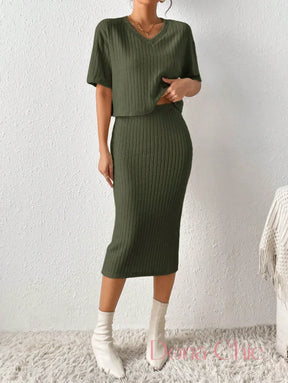 Conjunto Cropped Com Saia Midi Canelada Conjunto Cropped Com Saia Midi Canelada