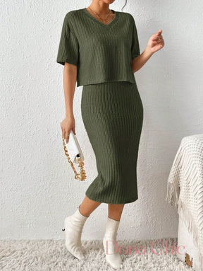 Conjunto Cropped Com Saia Midi Canelada Conjunto Cropped Com Saia Midi Canelada