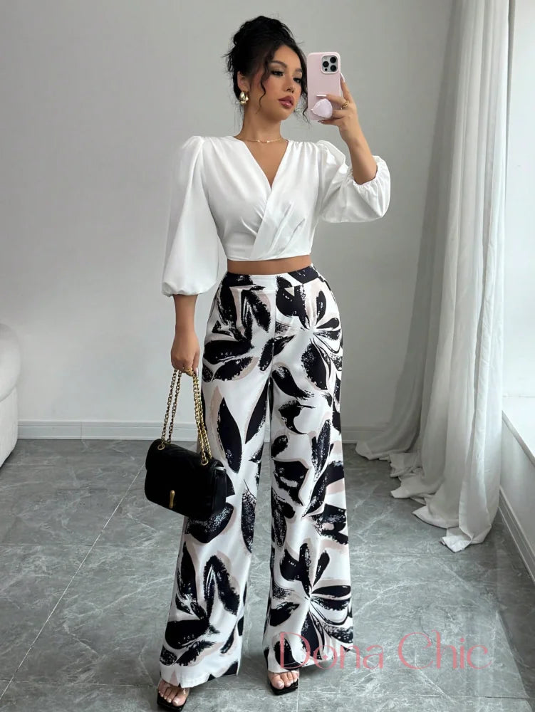 Conjunto Cropped Transpassado Com Calça Estampada Branco / P Conjunto Elegante com Blusa Bufante e Calça Wide Leg Floral