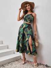 Conjunto Estampado Com Fenda Lateral E Blusa Cropped Verde / P Conjunto Blusa Lisa Com Short Floral E Babado Duplo