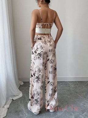 Conjunto Floral Com Alças Finas E Calça Solta Conjunto Floral Com Alças Finas E Calça Solta
