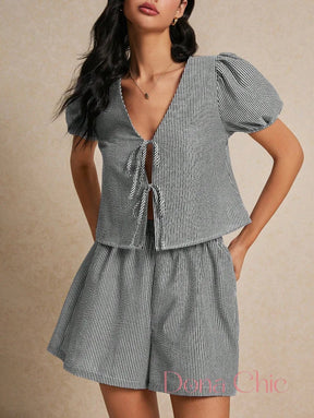 Conjunto Listrado Com Amarração E Mangas Bufantes Conjunto Listrado Com Amarração E Mangas Bufantes