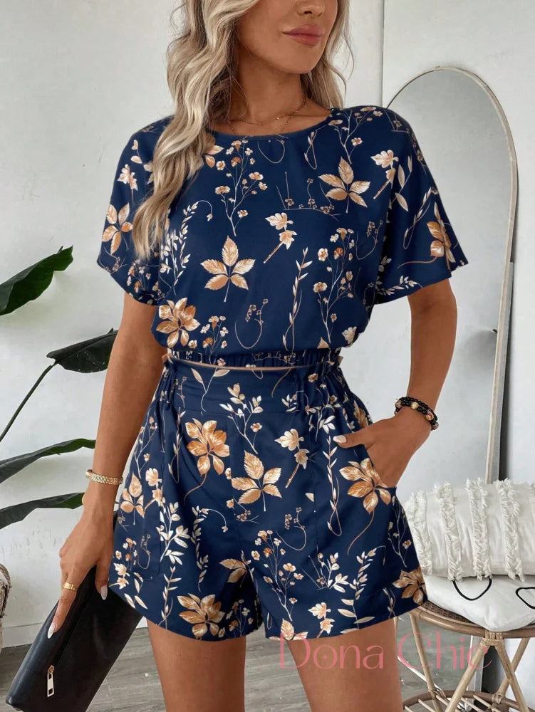Conjunto Listrado Com Blusa Solta E Shorts Elegante Azul Marinho / P Conjunto Regata Contrastante Com Shorts De Cintura
