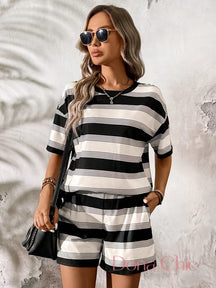 Conjunto Listrado Com Camiseta E Shorts Confortável Preto / P Conjunto Casual com Blusa Solta e Shorts
