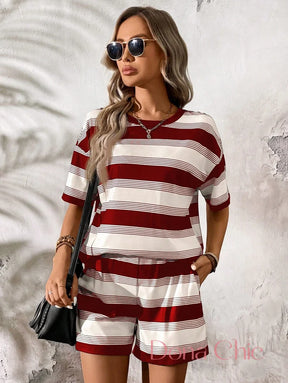 Conjunto Listrado Com Camiseta E Shorts Confortável Vinho / P Conjunto Casual com Blusa Solta e Shorts