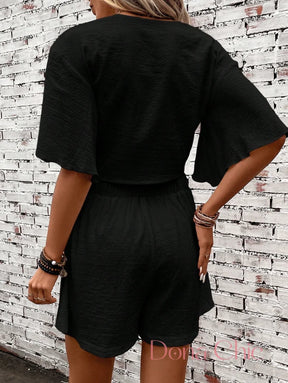 Conjunto Manga Flare Com Nó Frontal E Shorts Solto Conjunto com Top Cropped e Shorts com Detalhe Texturizado