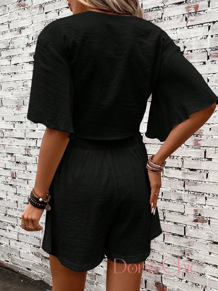 Conjunto Manga Flare Com Nó Frontal E Shorts Solto Conjunto com Top Cropped e Shorts com Detalhe Texturizado