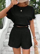 Conjunto Minimalista Com Blusa Cropped e Shorts P Conjunto Texturizado com Blusa Manga Curta e Shorts
