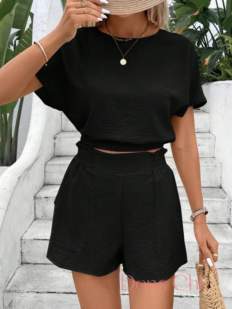 Conjunto Minimalista Com Blusa Cropped e Shorts P Conjunto Texturizado com Blusa Manga Curta e Shorts