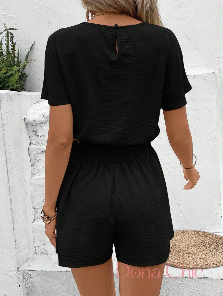 Conjunto Minimalista Com Blusa Cropped e Shorts Conjunto Texturizado com Blusa Manga Curta e Shorts