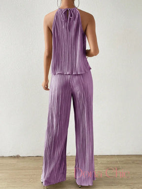 Conjunto Plissado Com Blusa Halter E Calça Ampla Conjunto Plissado Com Blusa Halter E Calça Ampla
