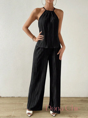 Conjunto Plissado Com Blusa Halter E Calça Ampla Conjunto Plissado Com Blusa Halter E Calça Ampla