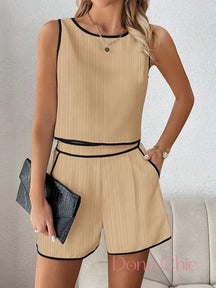 Conjunto Sem Mangas Listrado Com Short De Alfaiataria Caqui / P Conjunto Sem Mangas Listrado Com Short De Alfaiataria