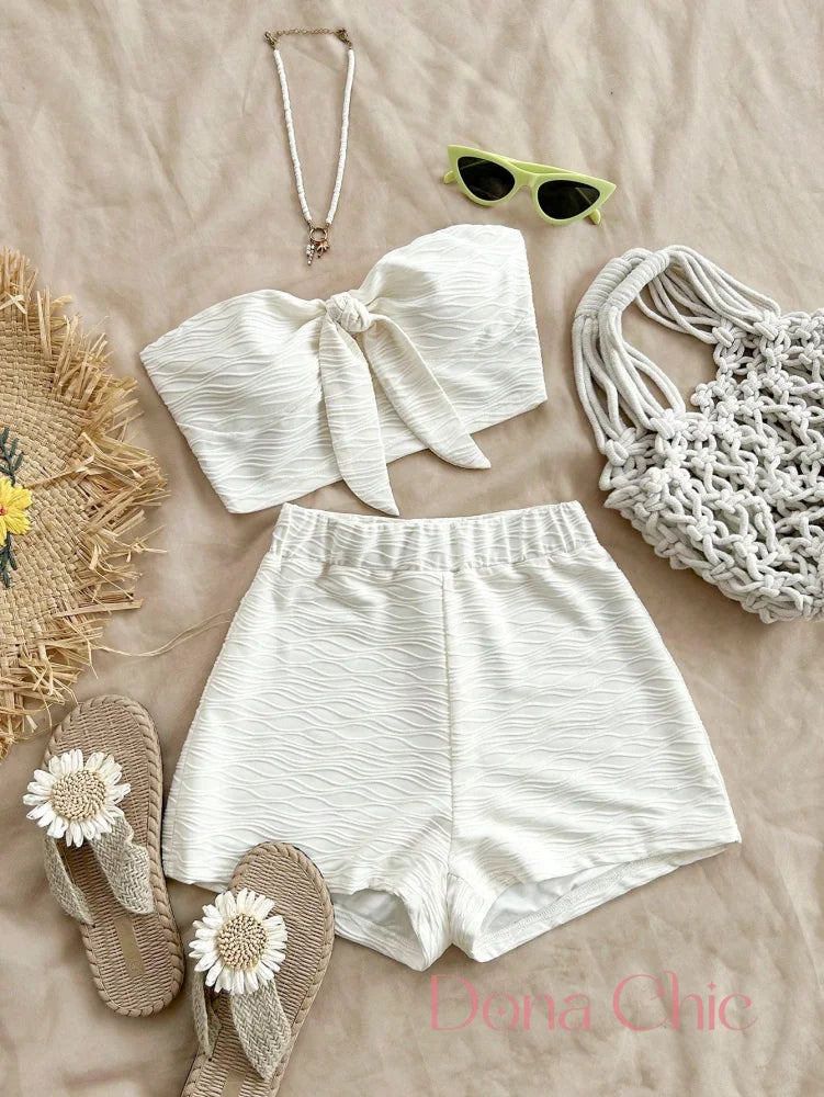 Conjunto Tomara Que Caia Estampa Floral Tropical Branco / P Conjunto Estampado com Top Faixa e Shorts Soltinho